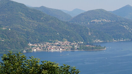 Blick auf Luino am Lago Maggiore, Ostufer