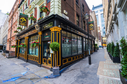 The Sherlock Holmes Pub. Traditional English pub serving pints and pub food: LONDON, UK - 3.11.2017