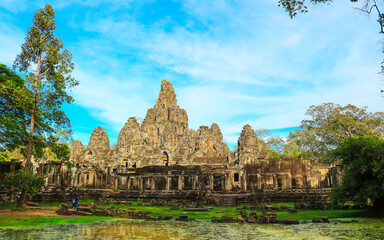Fototapeta na wymiar view of the river ant the Angkor wat