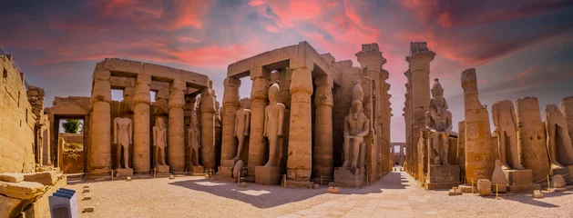 Foto op Plexiglas Sculptures of ancient Egyptian pharaohs and drawings on the columns of the Luxor Temple in the evening. Egypt © unai