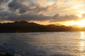 Naklejka premium Sea shorr sun set view with hills