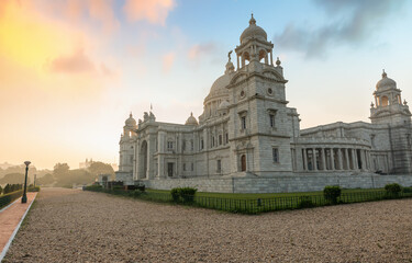 Fototapeta na wymiar Victoria Memorial Kolkata ancient colonial architecture at sunrise
