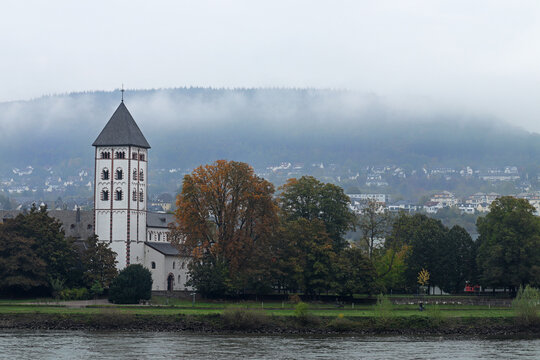 Johanniskirche (Kości&oacute;ł św. Jana) w Lahnstein widziany ze Stolzenfels.