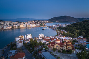 Obraz premium Evening twilight Chalkida panoramic view, Evia island, Greece