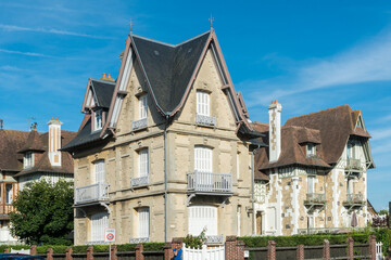 Fototapeta na wymiar Historische Villa in Deauville in der Normandie
