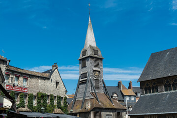 Fototapeta na wymiar Glockenturm der Kirche Sainte Catherine in Honfleur