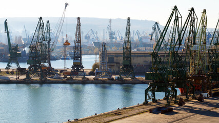 Obraz premium cargo cranes in the seaport of Varna, Bulgaria