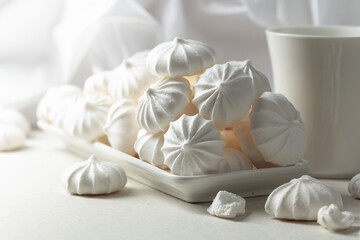 Small white meringues .