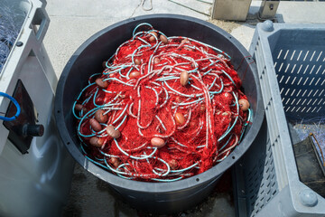 Fischernetze im Hafen von Ajaccio auf der Insel Korsika