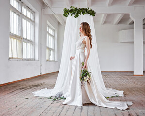 Fototapeta premium Bride in a white tent in a loft studio