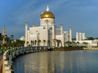 Fototapeta na wymiar Mosquée Omar Ali Saifuddin à Bandar Seri Begawan, Brunei.