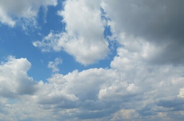 Obraz premium Beautiful blue sky with clouds