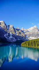 Fototapeta premium Reflection of glacier mountains and forest in Moraine Lake - Twenty Dollar bill view