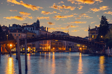 rialto bridge in the evening without tourists due to covid19