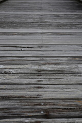 Fototapeta premium ボロボロのウッドデッキ 2 縦位置