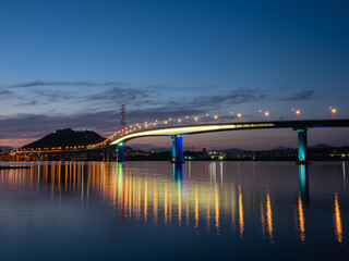 夕暮れの海田大橋