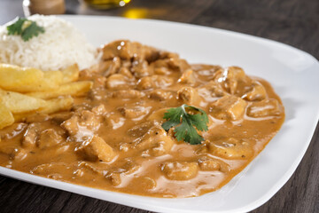 Prato de Strogonoff de carne