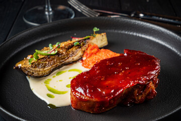 steak with grilled vegetables and red wine