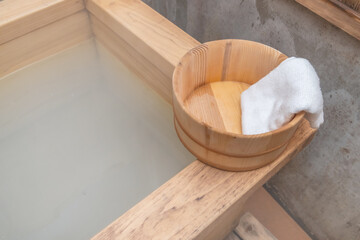 Fototapeta na wymiar ひのき風呂　温泉　bath Japanese style