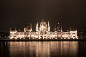 Fototapeta premium Hungarian parliament at night in Budapest. Europe