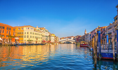 Fototapeta na wymiar Panorama of Grand canal and Rialto bridge in Venice