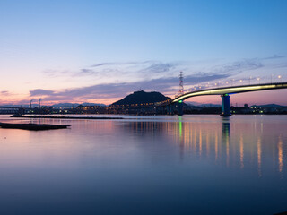 夕暮れの海田大橋