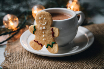 Chocolate gingerbread cookie mug with Christmas lights - Christmas eve - Christmas content - Christmas traditions