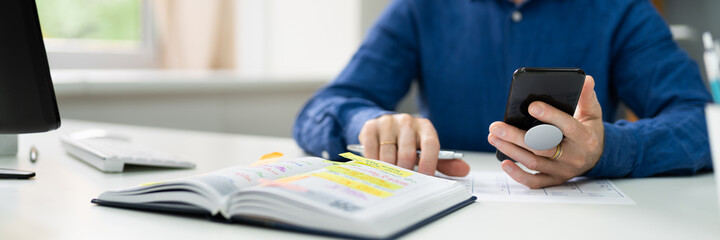 Fototapeta premium Employee Task List Schedule For A Week