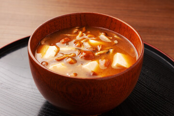 なめこと豆腐の味噌汁