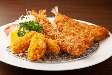 牡蠣、海老　鯵のミックスフライ