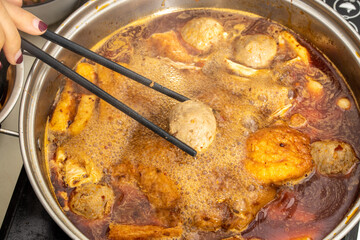 Hot and spicy red oil hot pot