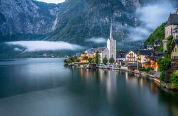 Fototapeta premium Scenic picture-postcard view of famous Hallstatt mountain village in the Austrian Alps at beautiful light in summer, Salzkammergut region, Hallstatt, Austria