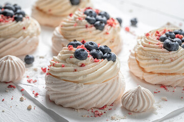 Crunchy mini Pavlova made of fresh berries and mascarpone