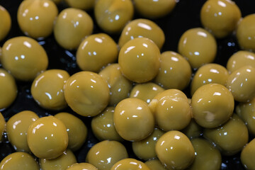 Canned young green peas