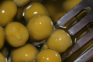 Canned young green peas
