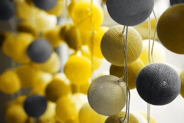 leuchtender und ultimativer grauer Lichtball aus faltbarem Baumwollgarn © alimyakubov