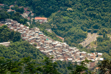 Favelas in Rio de Janeiro im Sommer