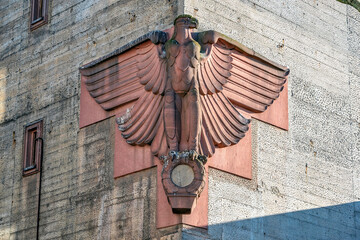 Luftschutzbunker mit Nazi-Reichsadler aus dem zweiten Weltkrieg im Frankfurter Stadtteil Praunheim