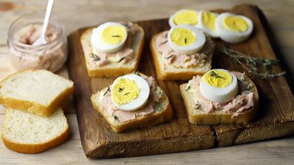 Sandwiches with cod roe and egg. Healthy diet. Keto snack.