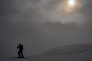 Skifahrer im Nebel