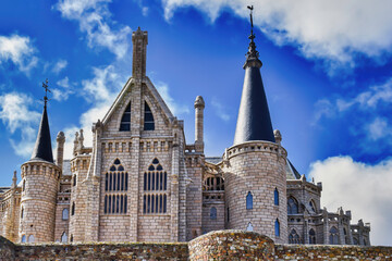 Detalle fachada del palacio episcopal por Gaudi en la ciudad de Astorga
