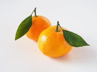 日本のみかんを白背景で