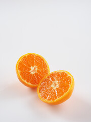 日本のみかんを白背景で