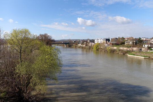 Chatou island in the Seine river