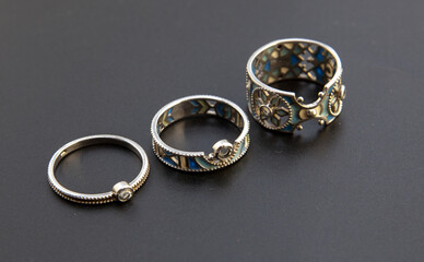 Ring in white gold with diamonds and blue enamel.