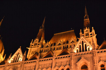 Vergria, Budapest, Parliament, night