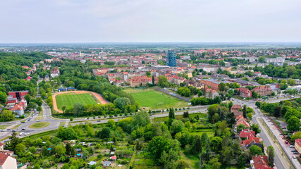 Widok z lotu ptaka na stadiony Warta Gorzów wraz z ul. Roosvelta, w tle wieżowiec Lubuskiego Urzędu Wojewódzkiego, miasto Gorzów Wielkopolski