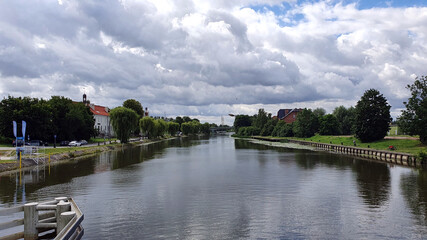 Fototapeta na wymiar By the river in the Polish city of Elblag