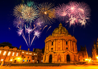 Fireworks display near the Radcliffe camera science library in Oxford. England - obrazy, fototapety, plakaty