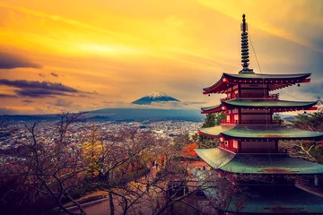 Photo sur Plexiglas Anti-reflet Mont Fuji Fuji mount at sunset seen from Chureito Pagoda. Fujiyoshida. Beautiful scenery of Japan